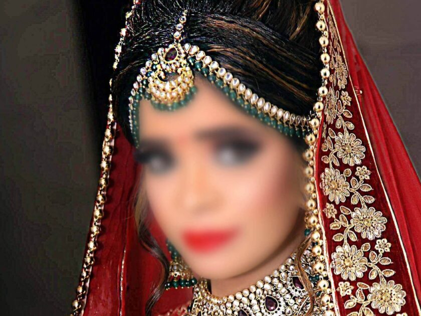 sehr junge Braut in einem sehr schönen orientalischen Gewand