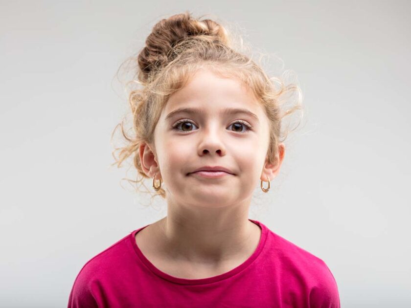 Präventionsprogramm „SOS-Mental Health Peers“ - Portrait eines jungen, selbstbewussten Mädchens