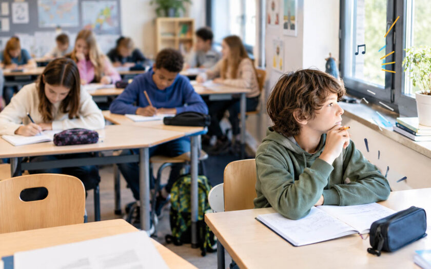 Warum bei immer mehr Kindern Autismus und ADHS diagnostiziert werden -nachdenklicher Schüler